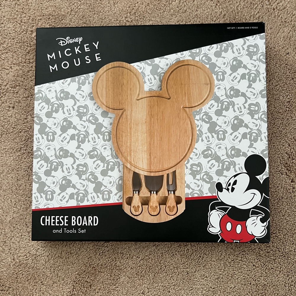 Disney Mickey Mouse Cheese Board and Tool Set - NWT - Picture 2 of 5